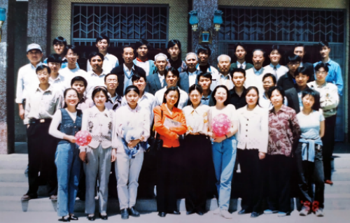 早期員工合影.png 早期員工合影.png