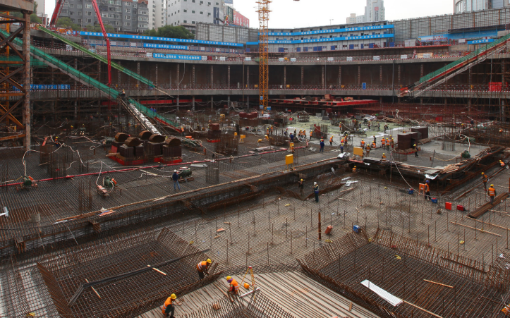 2014 年 10 月 1 日鴻運(yùn)金茂項(xiàng)目大底板混凝土澆筑.PNG